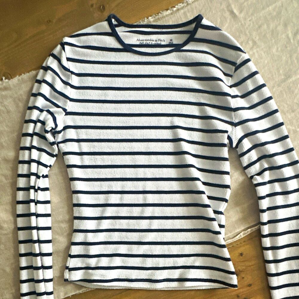 Abercrombie & Fitch Women's XS White/Blue Striped Knit Crewneck Top